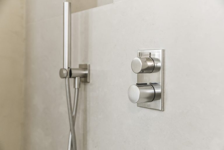 Régler un mitigeur thermostatique de douche : butée et calcaire