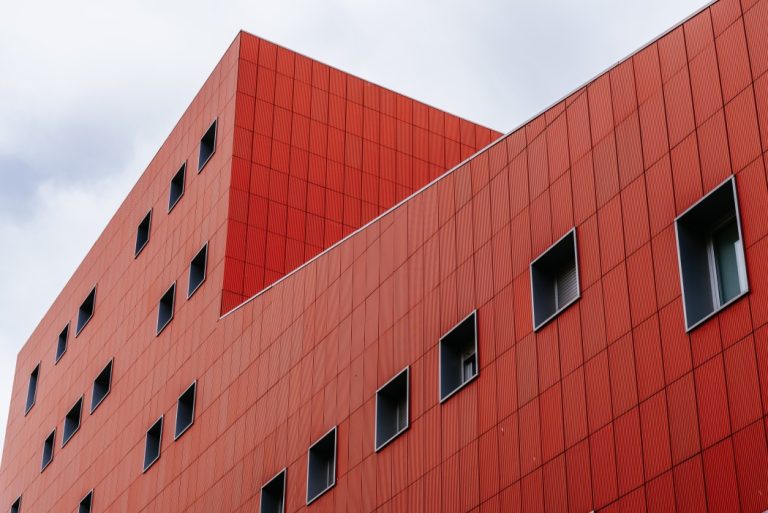 Quel bardage choisir pour rénover une façade sans le regretter