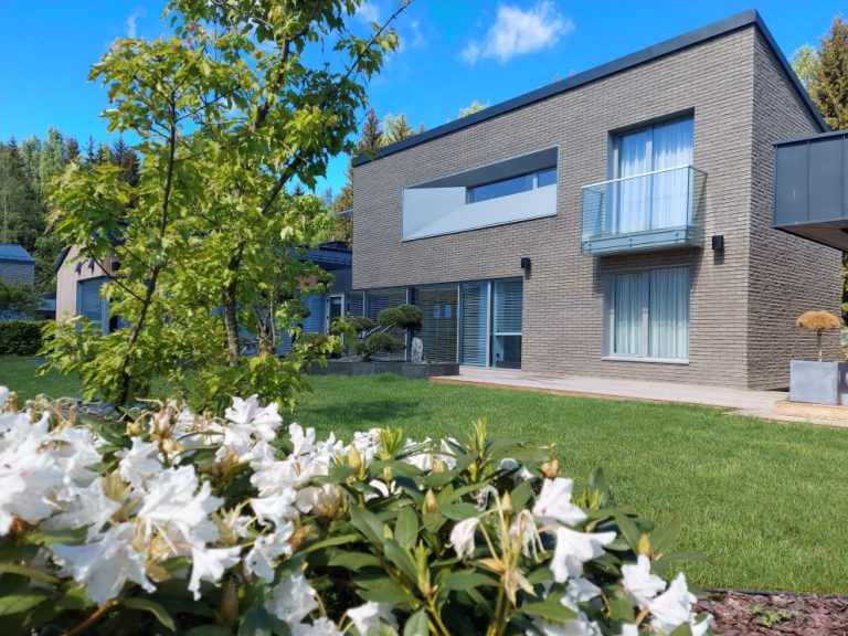 Transformer sa maison en BBC : audit, travaux et aides en 2026