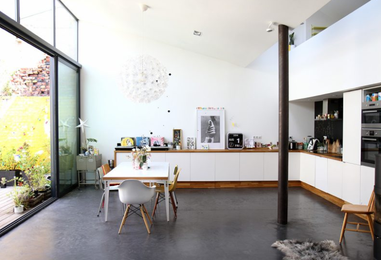 What wall decorations to install when you are a tenant?