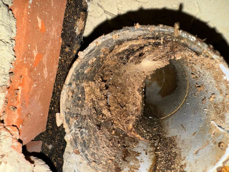 Trouver un bouchon dans une canalisation : où il se cache vraiment
