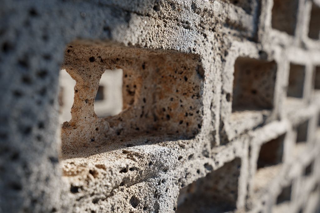 peut on laisser un mur en parpaing sans enduit
